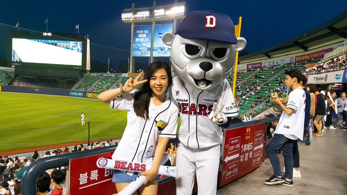 Elaborate Korean Baseball Culture 한국의 압도적인 야구 경기 문화 | uBitto